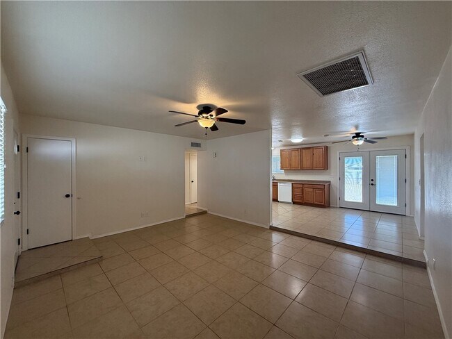 Foto del edificio - 2737 Lillie Ave