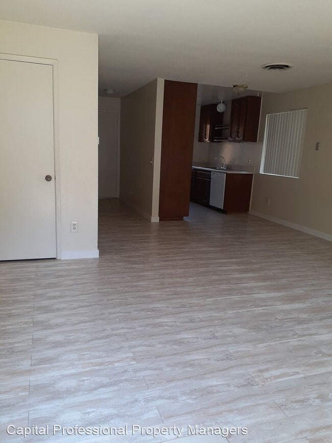 Building Photo - 9411 Carlton Oaks Dr