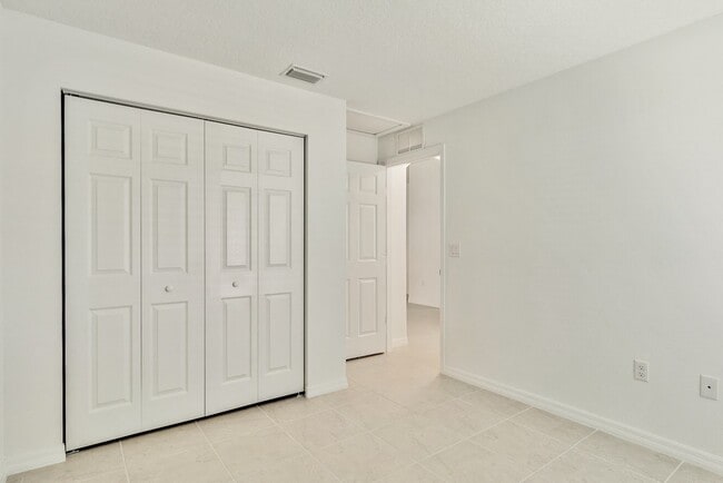 Building Photo - 24 Farnum Ln