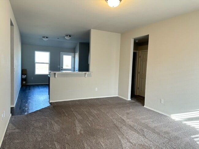 Building Photo - Newer 3 Bedroom/2 Bath Home in Newcastle -...