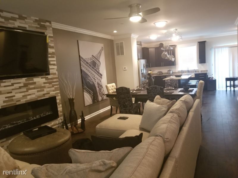 Foto principal - 4 br, 3.5 bath Townhome - 4 Woodcrest Dr SE