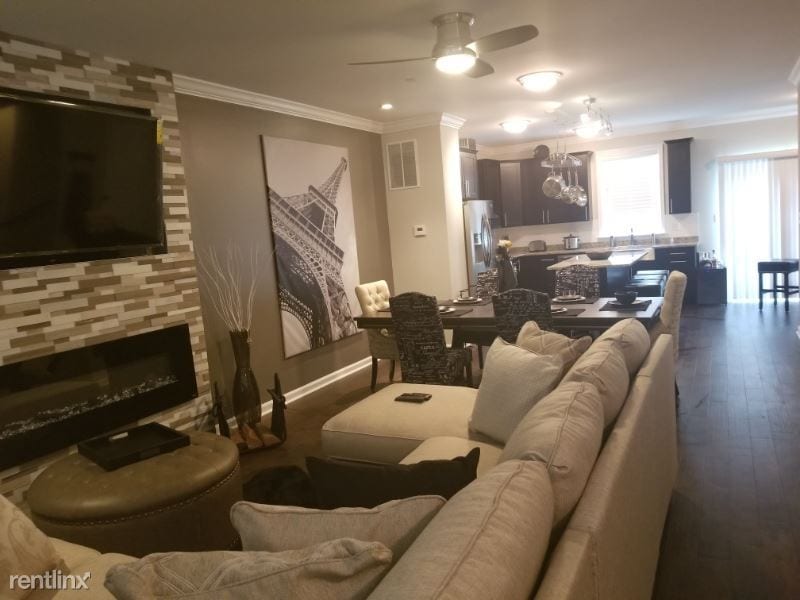 Primary Photo - 4 br, 3.5 bath Townhome - 4 Woodcrest Dr SE