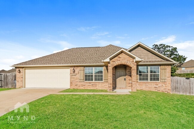 Building Photo - 2112 Cedar Cir