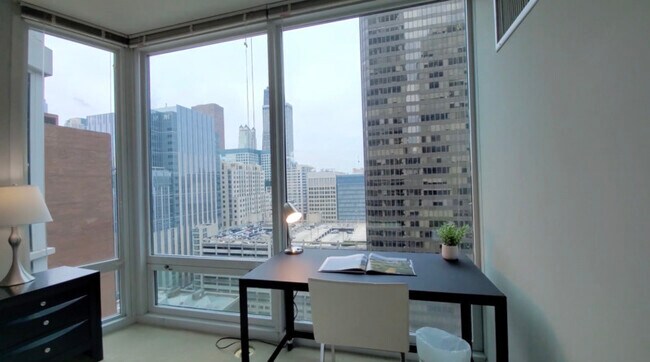 Foto del edificio - 245 E Ohio St