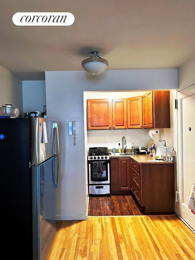 Building Photo - 416 E 85th St