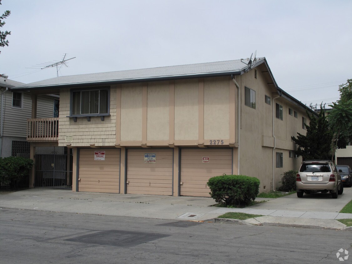 Foto principal - 2275 PINE AVE, LLC