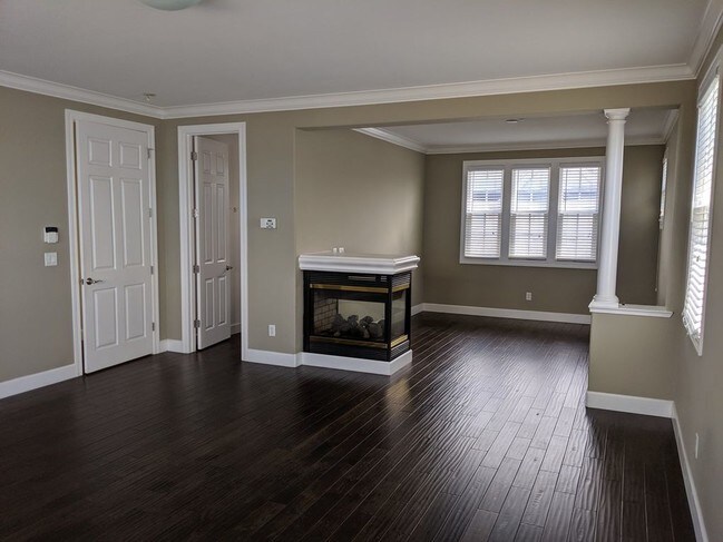Building Photo - 501 Seacliff Pl