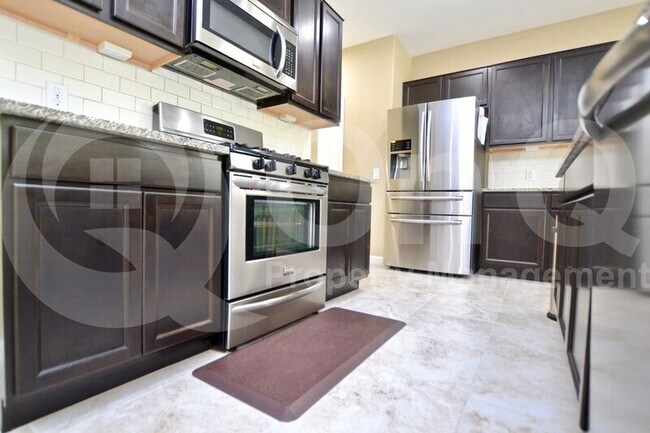 Building Photo - 10739 W Bronco Trail