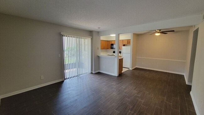 Building Photo - First Floor Condo in Parkview Village - Wi...
