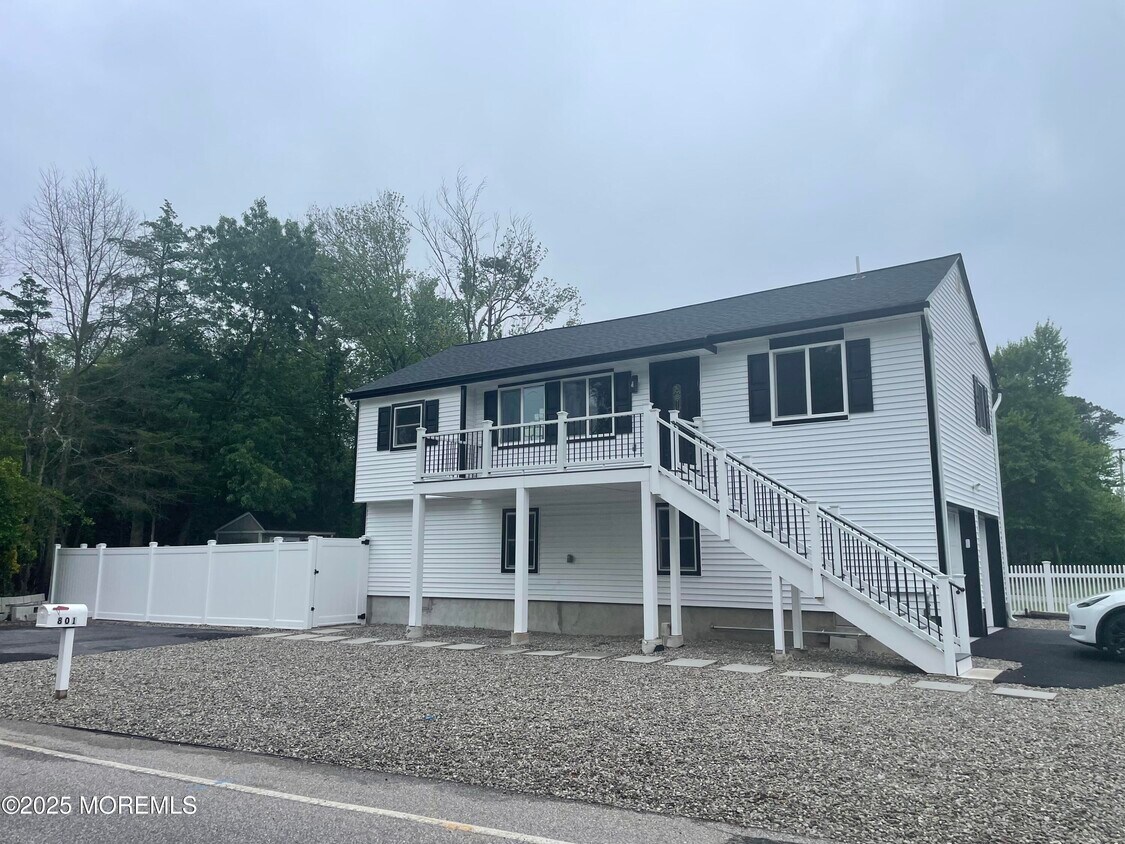 Foto principal - 801 Clairmore Ave