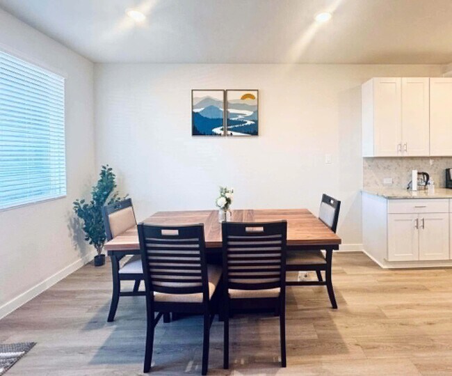 Foto del edificio - 14742 Slow River Ave