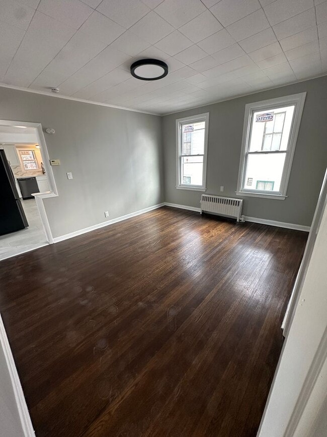 Building Photo - 177 Hart St