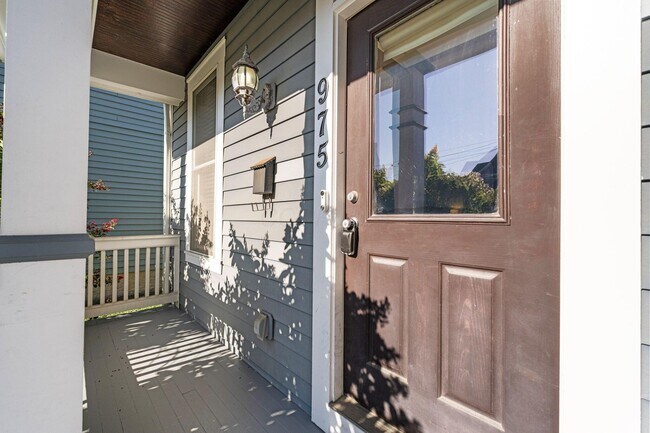 Foto del edificio - 975 N 6th St