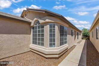 Building Photo - 8142 N Millwheel Pl