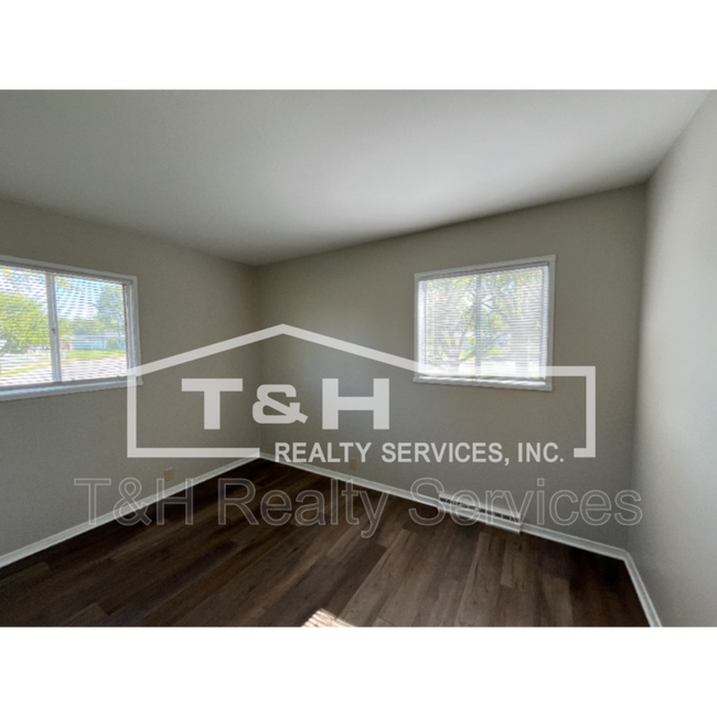 Building Photo - 2929 Apache Dr