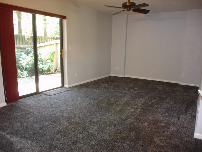 Living Room - 9 Glen Arbor Park