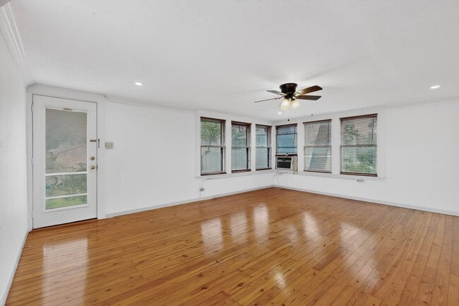 Foto del edificio - 526 W Lynwood Ave