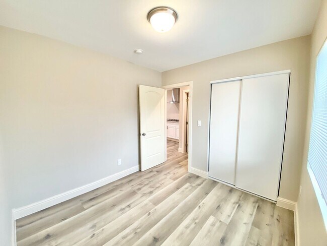 Foto del edificio - Charming 1-Bedroom, 1-Bathroom ADU in a Prime Location – 795 1/2 42nd St
