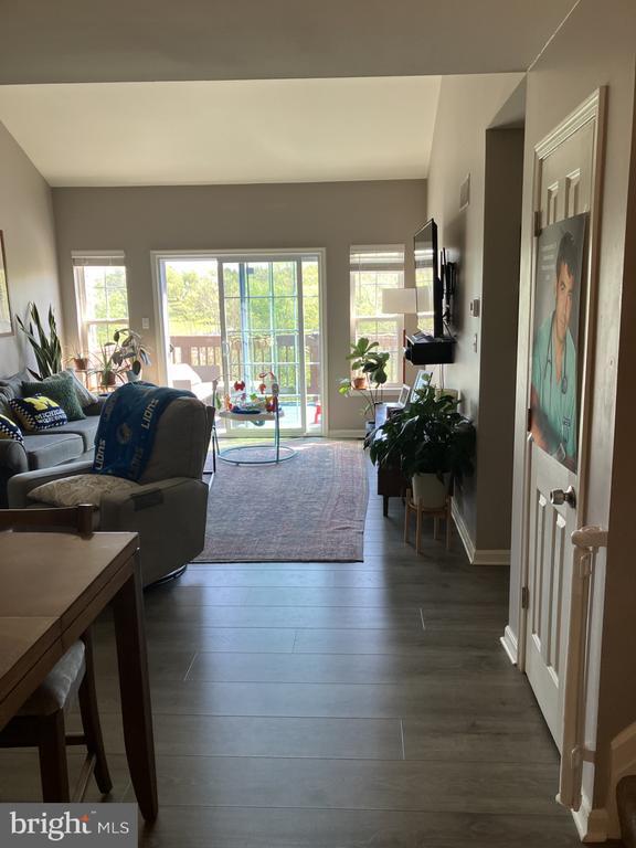 Foto del edificio - 6444 Terrace Ct
