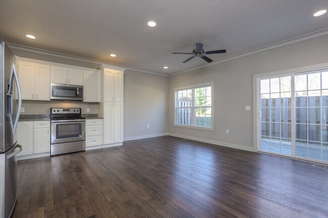 Foto del edificio - 7852 W 158th St