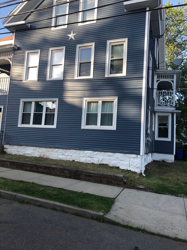 Asegurado NO FUMAR 3 FAMILIAS.. - 13 S 1st St