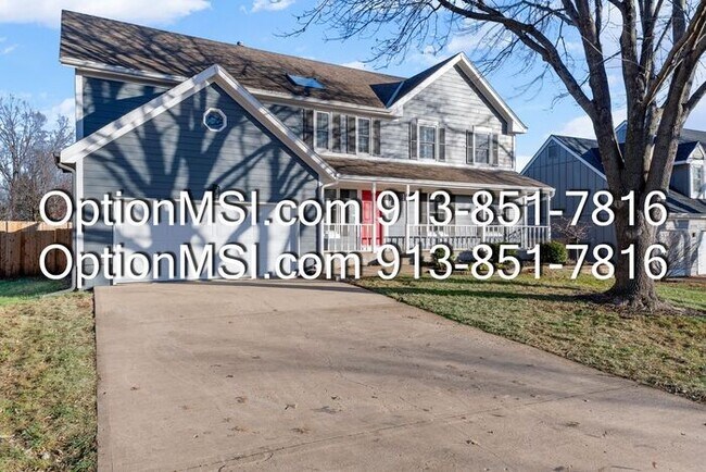 Foto del edificio - Welcome home to this charming two-story in South Woods subdivision