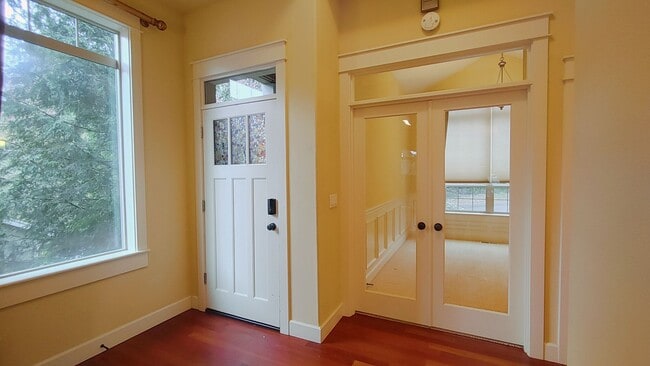 Building Photo - This Beautiful 3 Bedroom 2 1/2 Bath Home i...