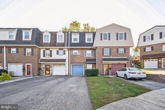 Building Photo - 127 Sutcliffe Ln
