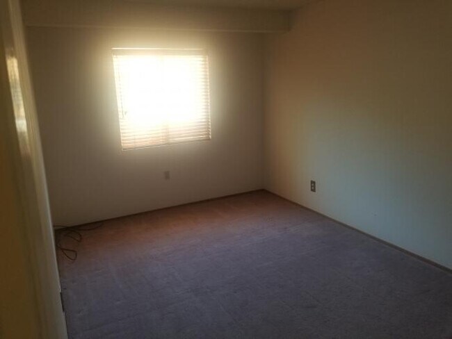 Building Photo - 3 bedroom in Novato CA 94947