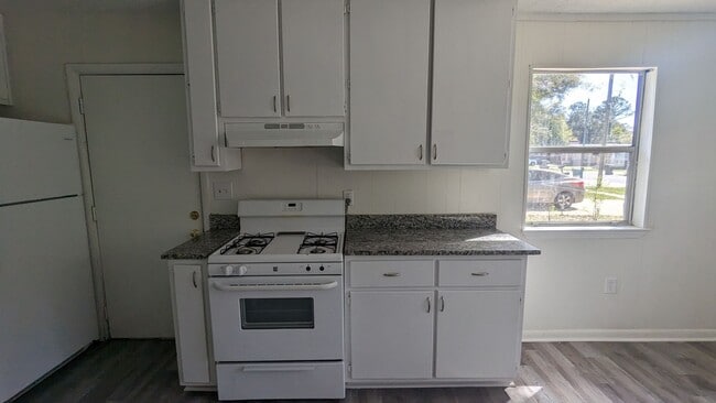 Foto del edificio - 227 Bay St NW