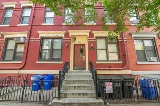 Building Photo - 813 Park Ave