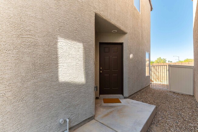 Foto del edificio - Charming 3BR/2.5BA with High Ceilings, Sta...