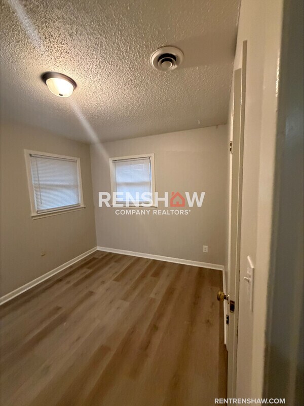 Building Photo - 43 Aspen Ave