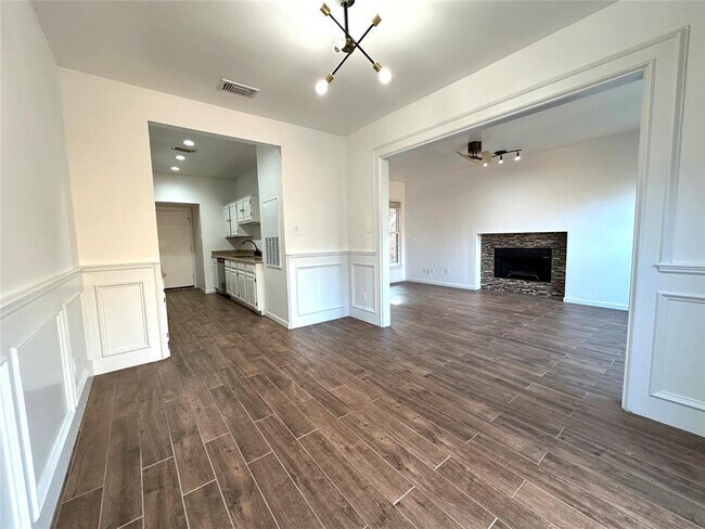 Building Photo - 2710 N Sabine St