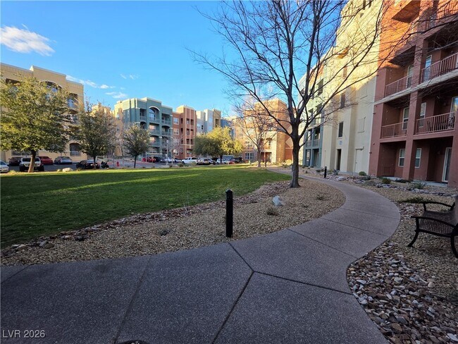 Foto del edificio - 62 E Serene Ave