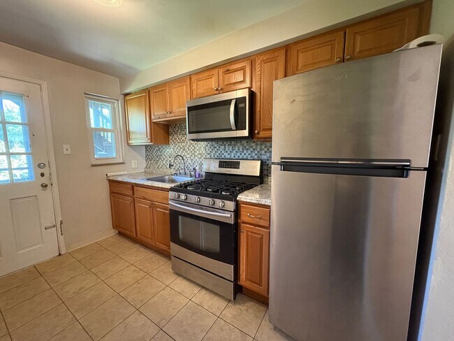 Foto del edificio - 180-196 Spring Ave - 184 Apt 1
