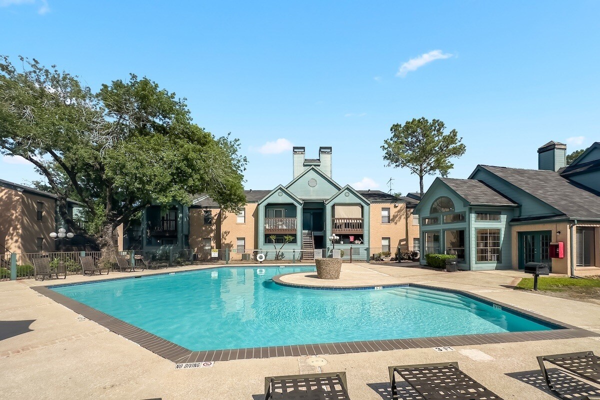 Foto principal - Waters at Westchase Apartments