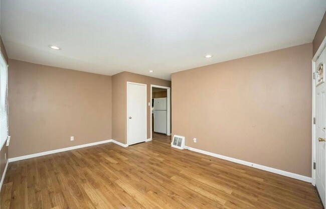 Foto del edificio - 325 Caithness Rd