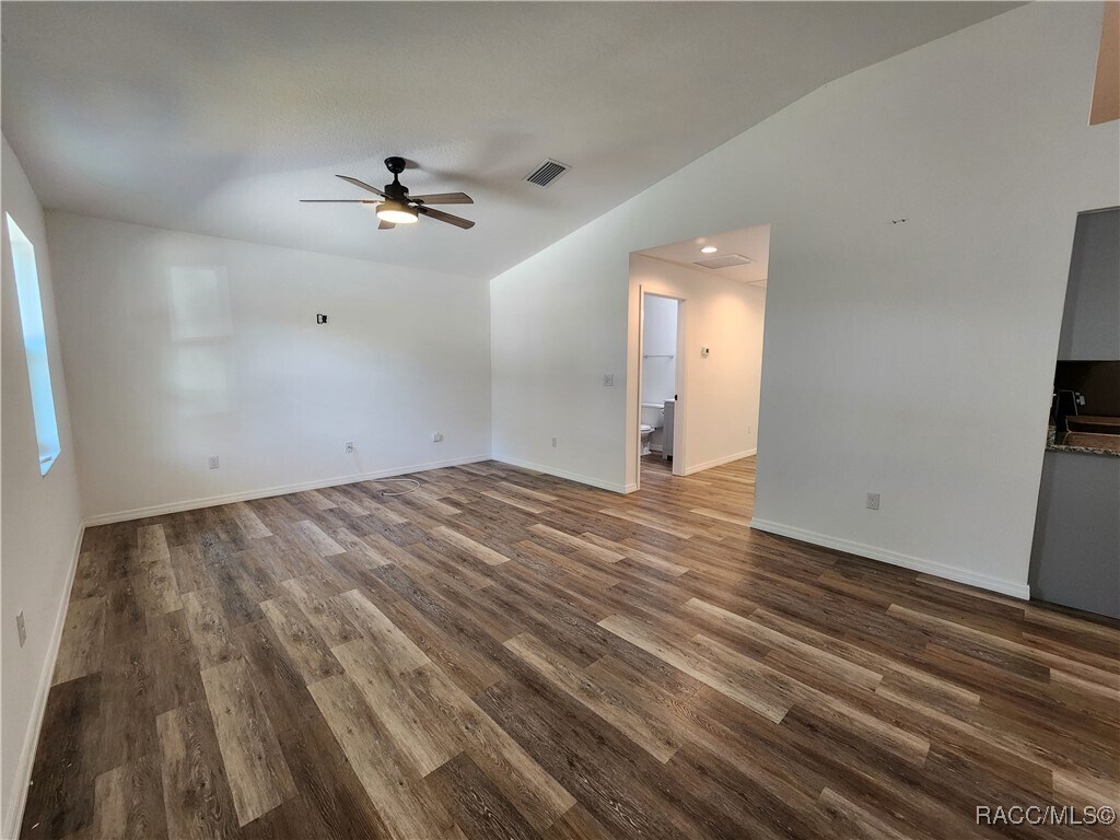 Foto principal - 3003 Crystal Blvd