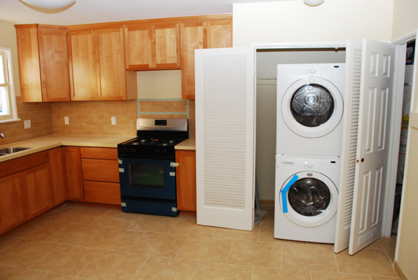 Kitchen with Washer and dryer - 5338 1/2 Ben Ave