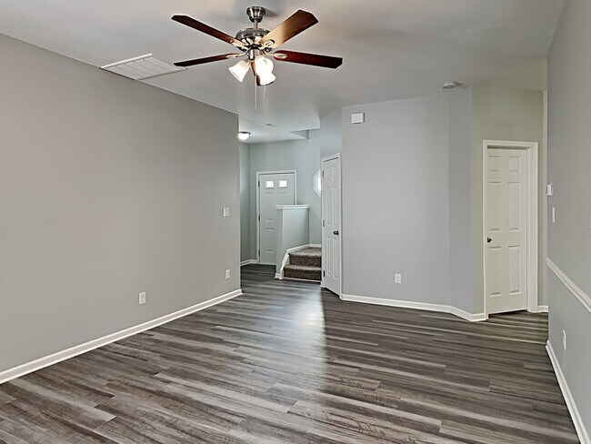 Building Photo - 1123 Hipp Rd