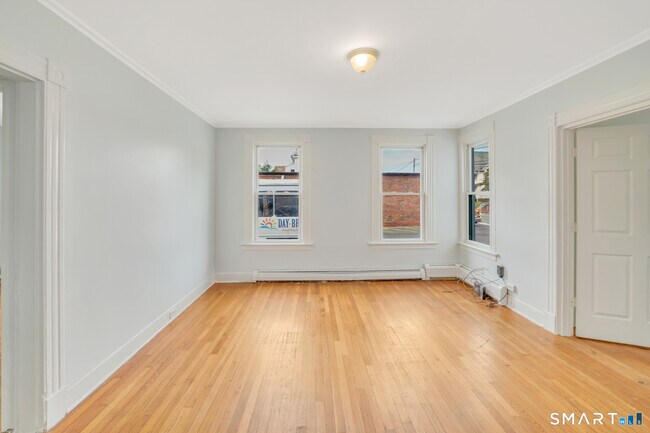 Foto del edificio - 233 S Whitney St