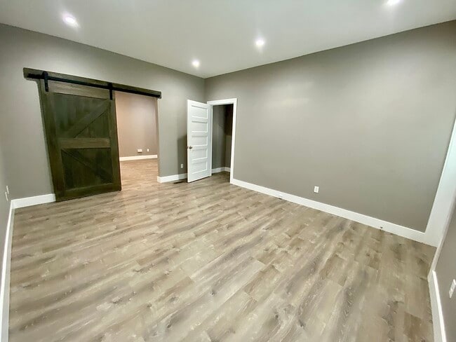 Building Photo - 3133 Lackland Ave