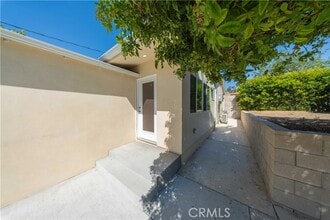 Building Photo - 1053 E Angeleno Ave