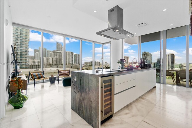 Foto del edificio - 700 NE 26th Terrace