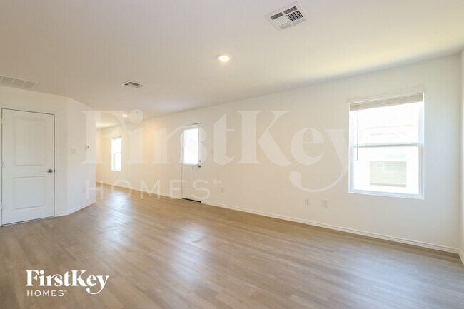 Foto del edificio - 8011 Nube Medina