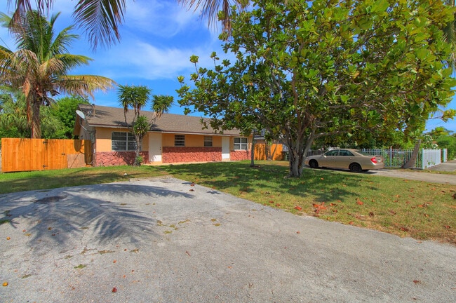 Foto del edificio - 1045 Miami Blvd