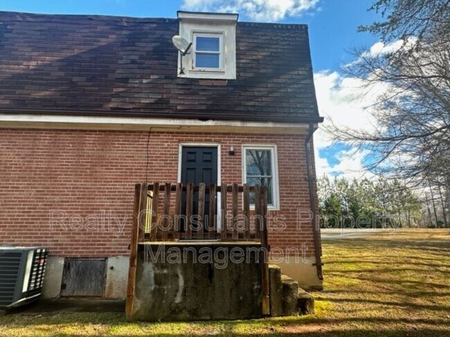 Building Photo - 1156 Smith Rd