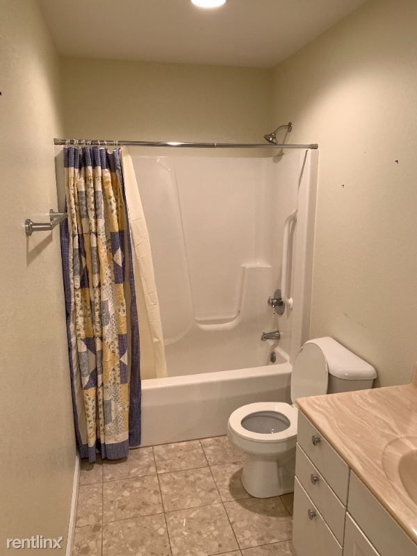 Building Photo - 2 br, 3 bath Townhome - 615 Monroe St