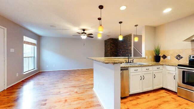 Foto del edificio - 2379 Briarwest Blvd